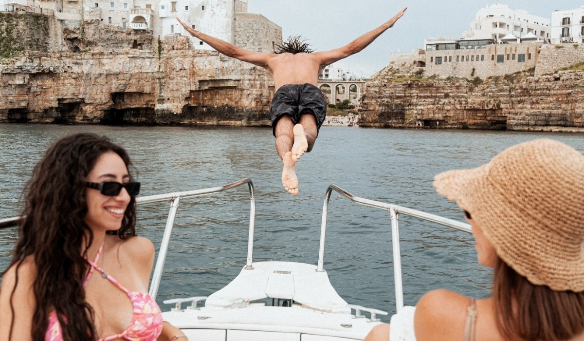 Escursione giornaliera in yacht a Polignano a Mare